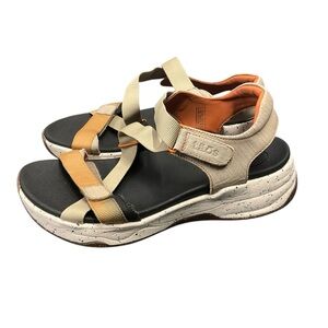 Taos  Footwear Beige and Black Strappy Sandals womens 9